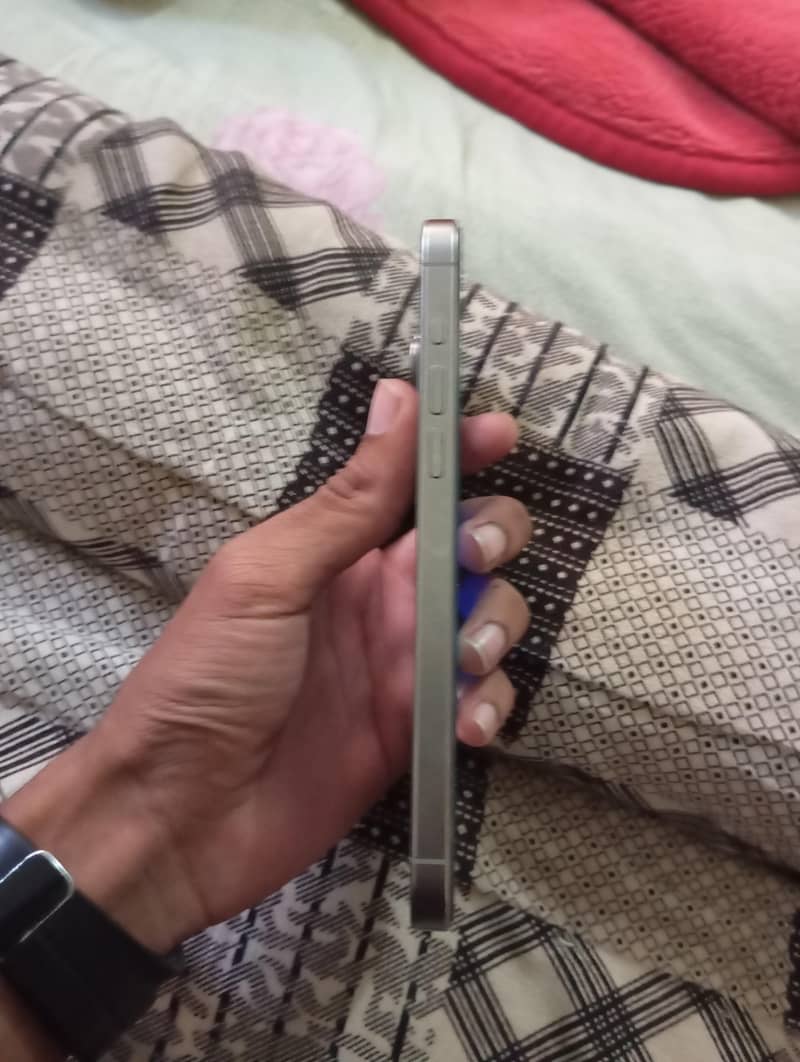 iphone 15 pro max 2