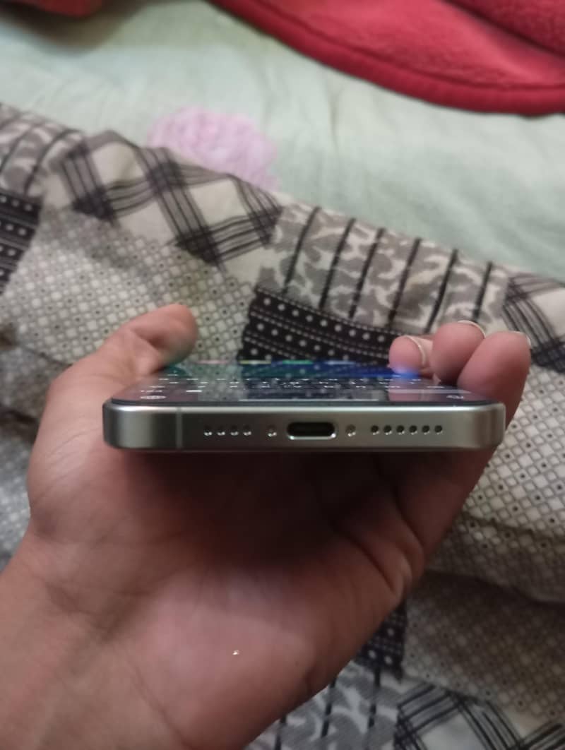 iphone 15 pro max 3