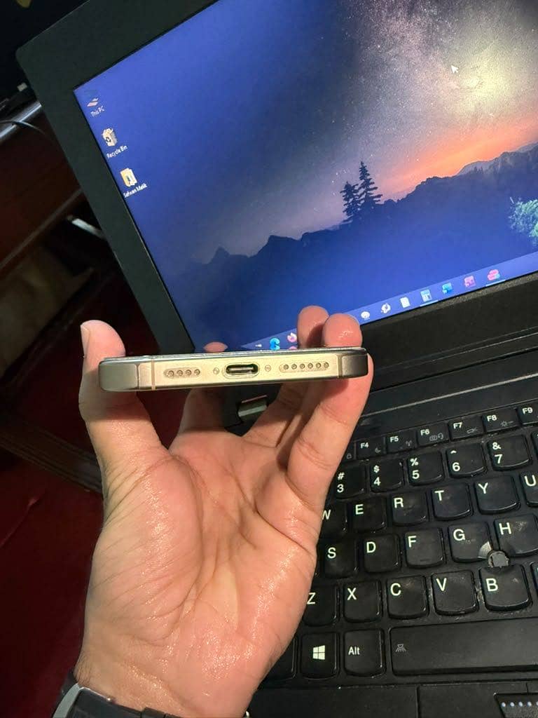 Iphone 16 pro max 3