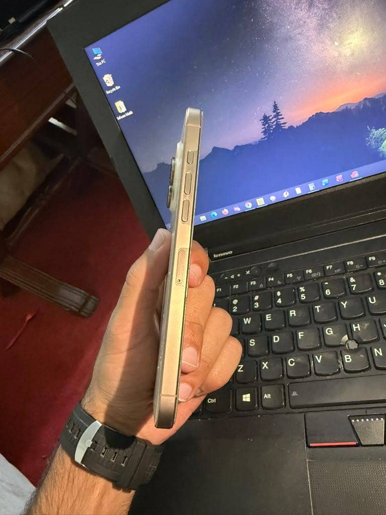 Iphone 16 pro max 4