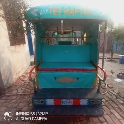 tez Raftaar CNG rikshaw for sale