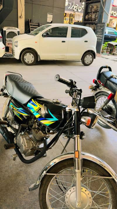 Honda CG 125 26 model black colour applied for
