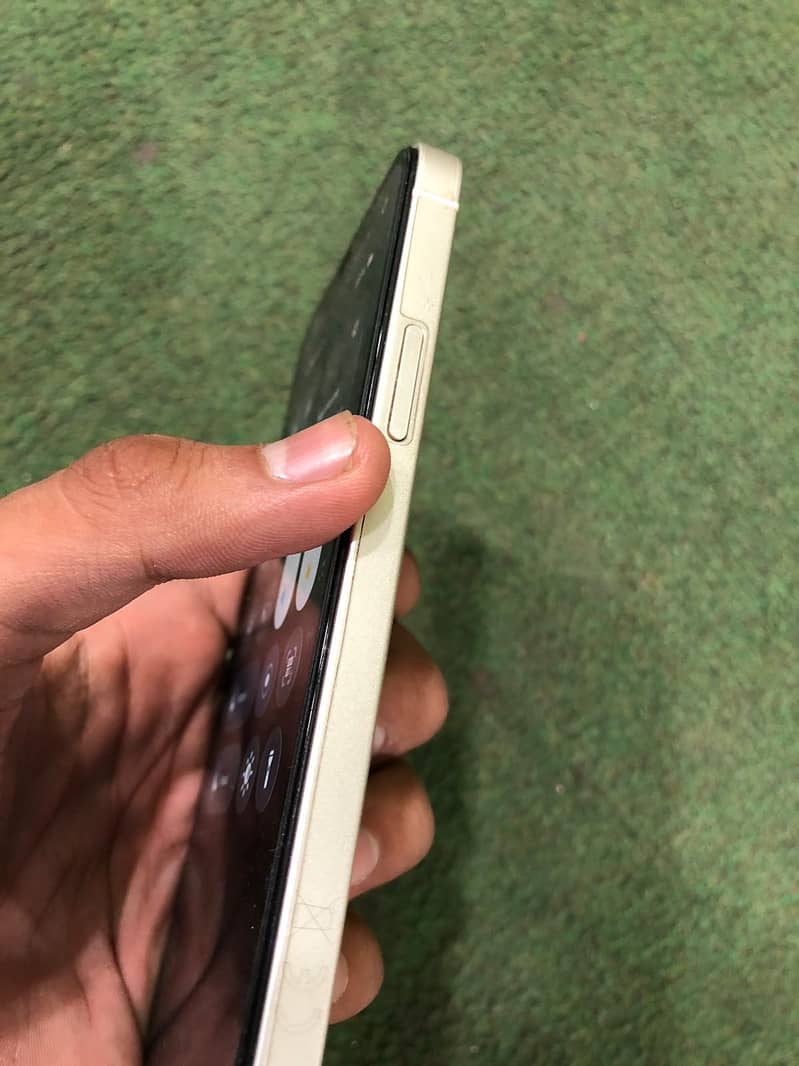 Apple iPhone 12 1