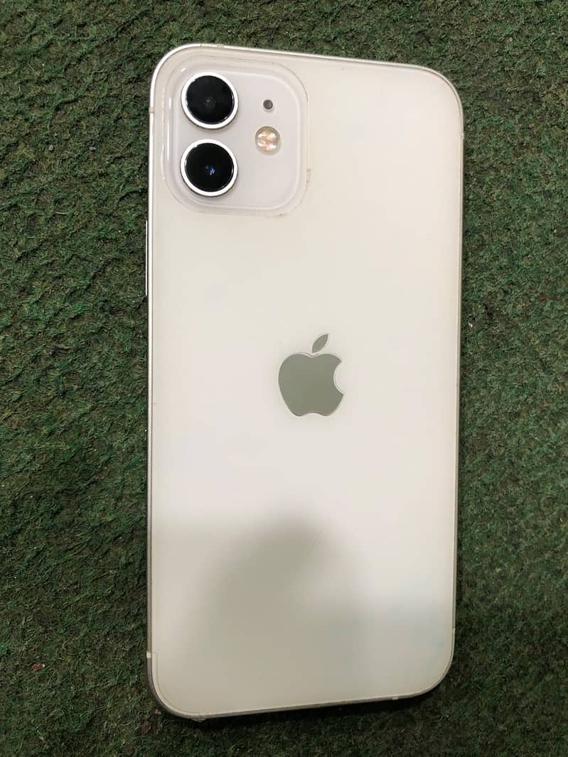 Apple iPhone 12 4