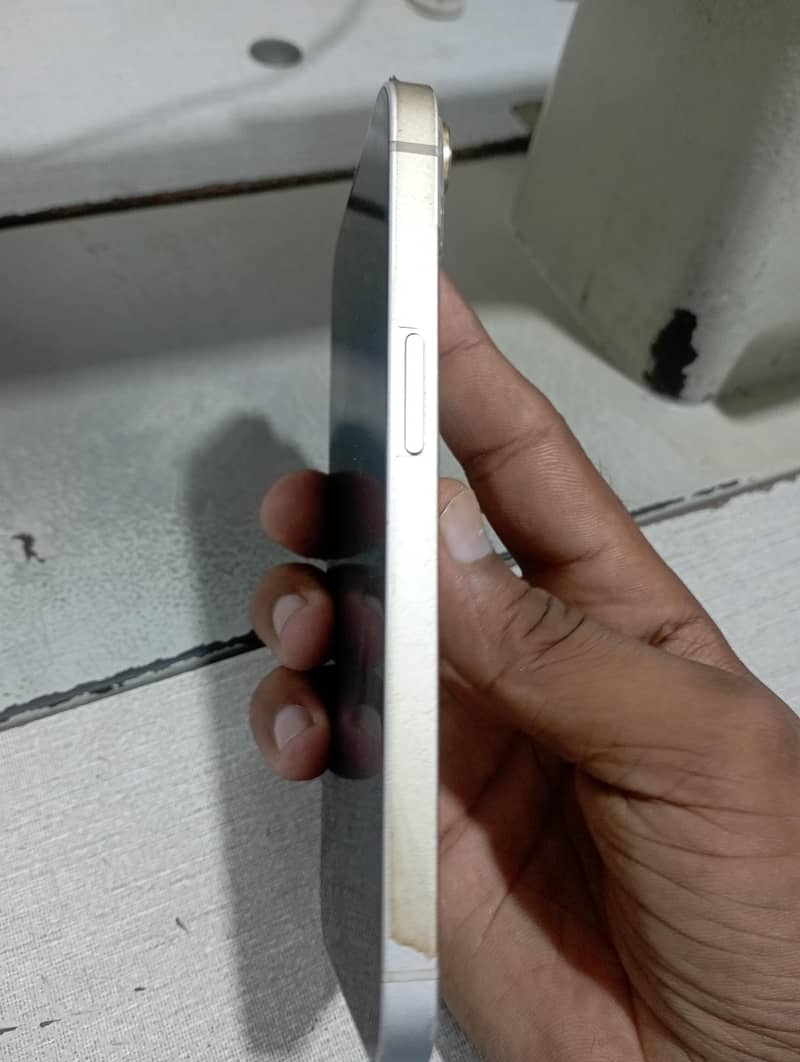 iPhone 13 3