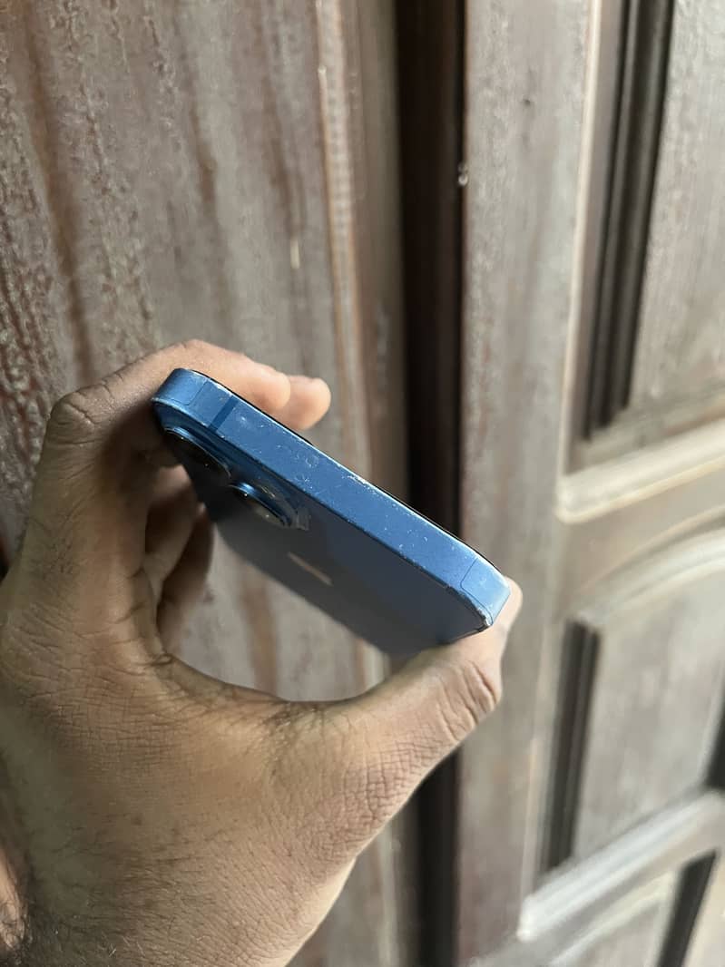 Apple iPhone 13 2