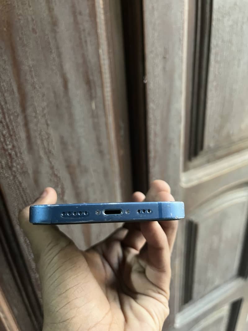 Apple iPhone 13 4