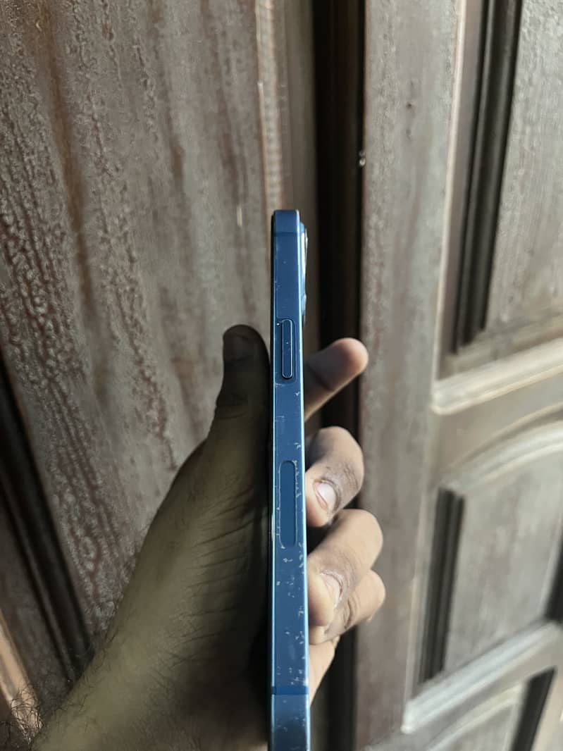 Apple iPhone 13 5