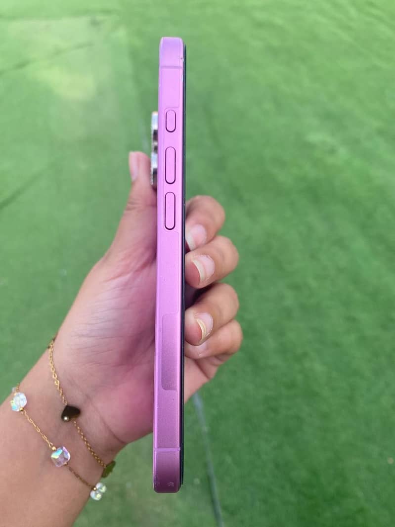 Apple iPhone 16 2