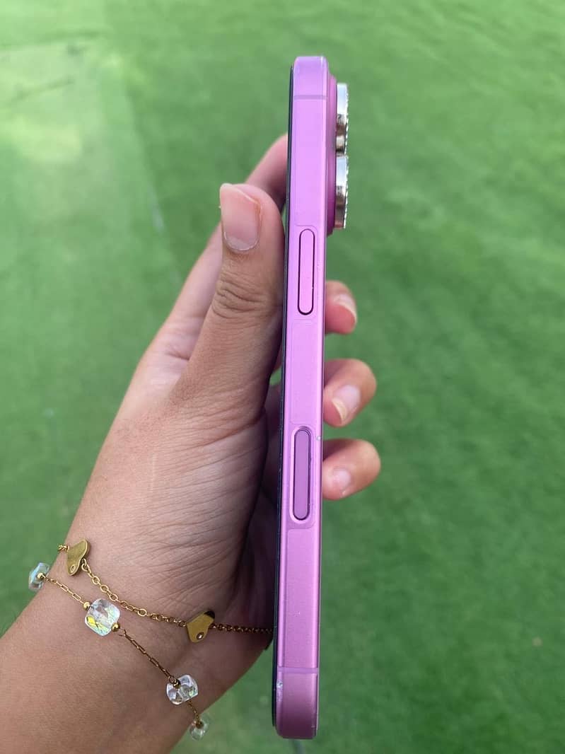 Apple iPhone 16 3