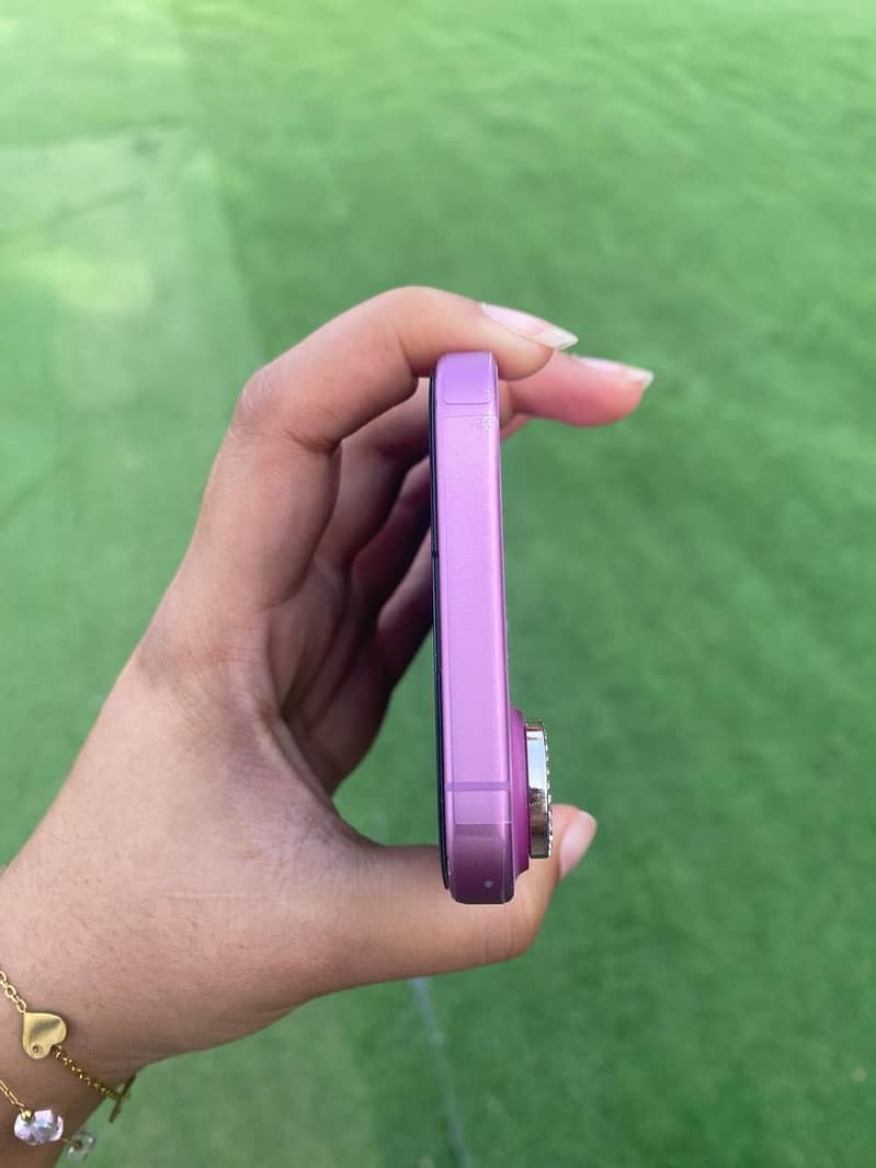 Apple iPhone 16 4