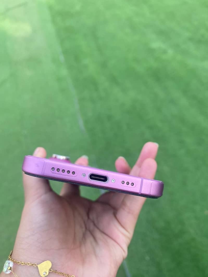 Apple iPhone 16 5