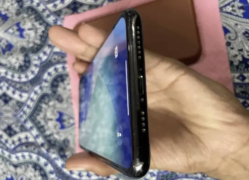 Apple iPhone 11 Pro Max 4