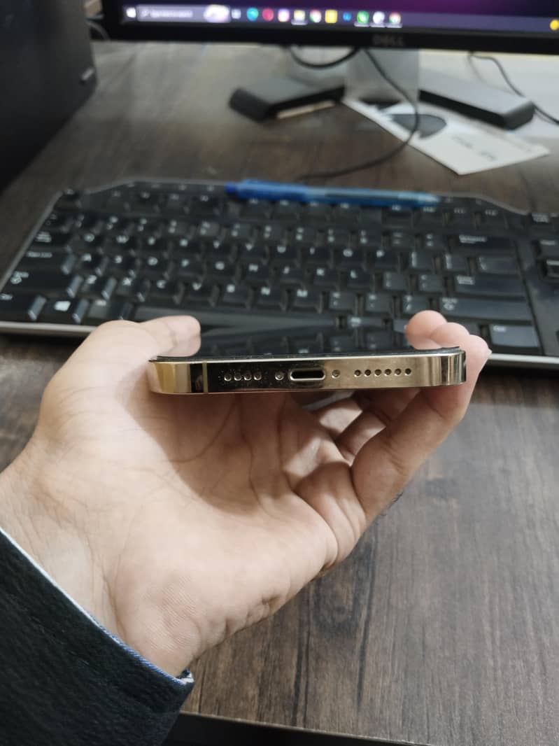 Apple iPhone 14 Pro Max 2