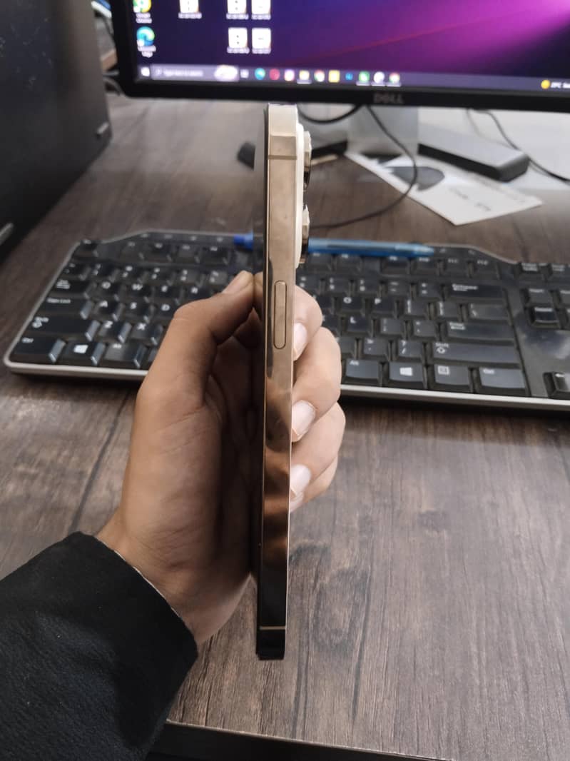 Apple iPhone 14 Pro Max 4