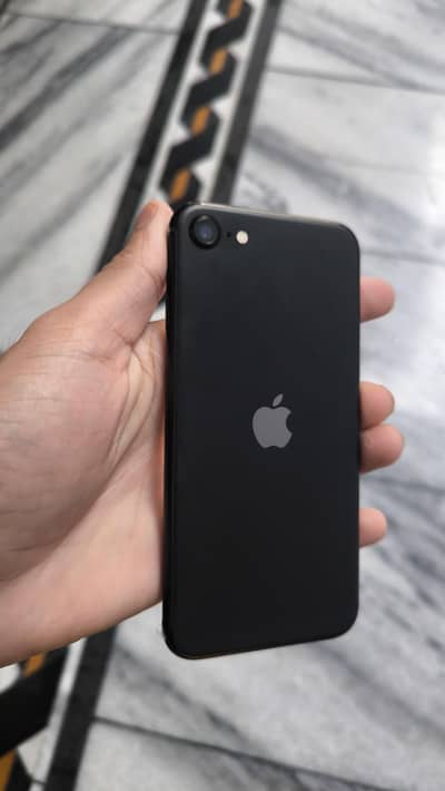 Apple iPhone SE
