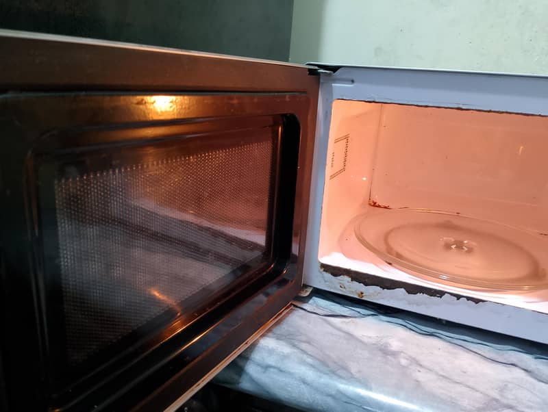 microwave over Dawlance 6