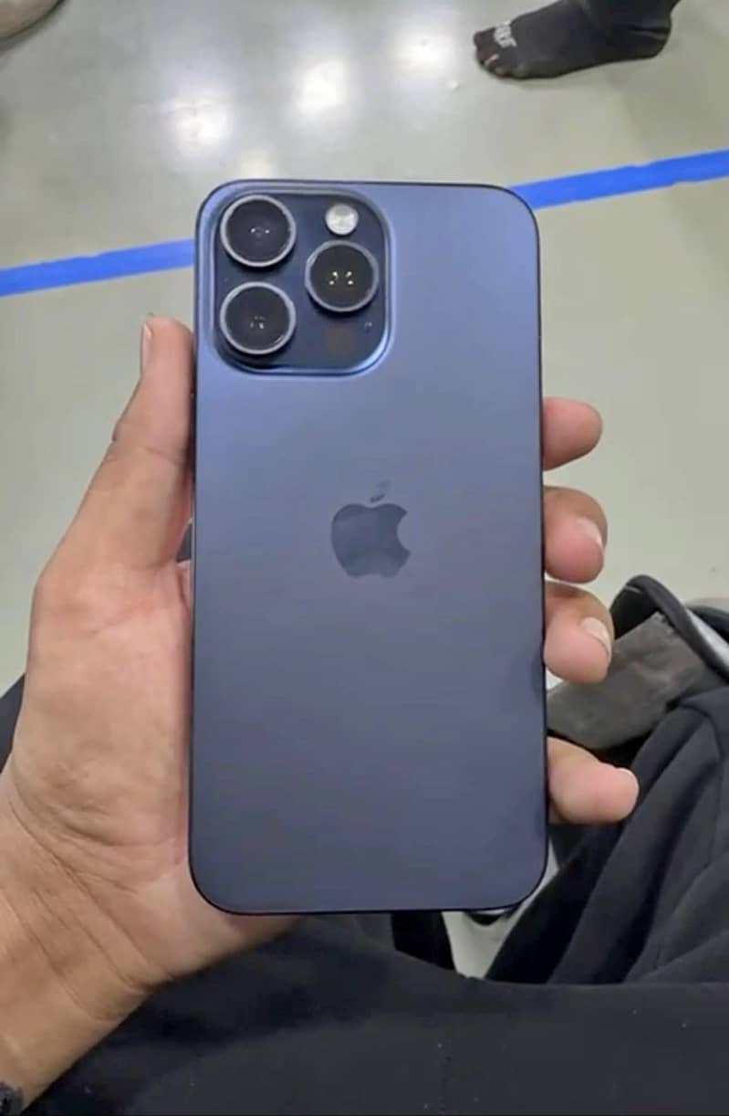 Apple iPhone 15 Pro Max 0