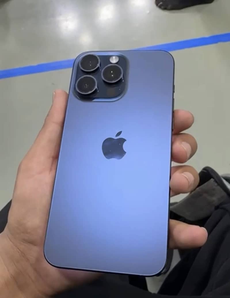 Apple iPhone 15 Pro Max 1