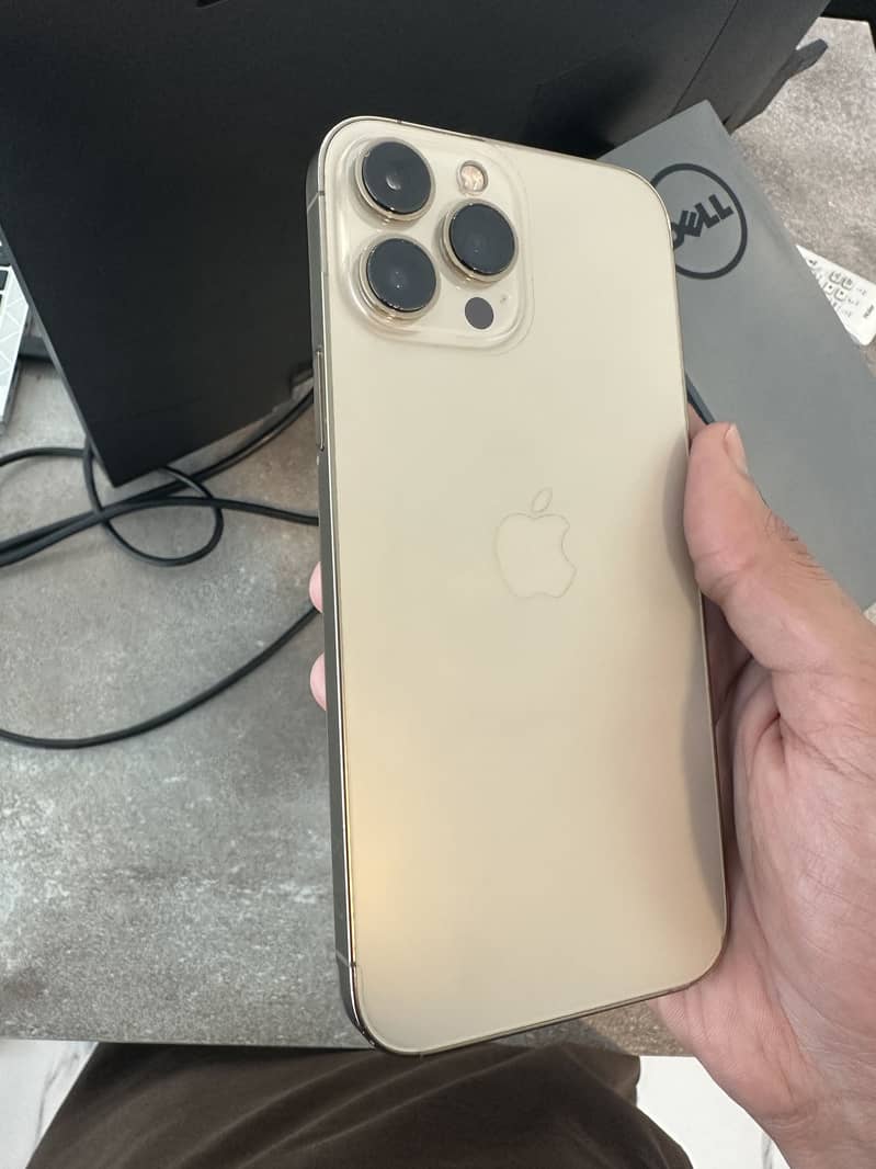 Apple iPhone 13 Pro Max 4