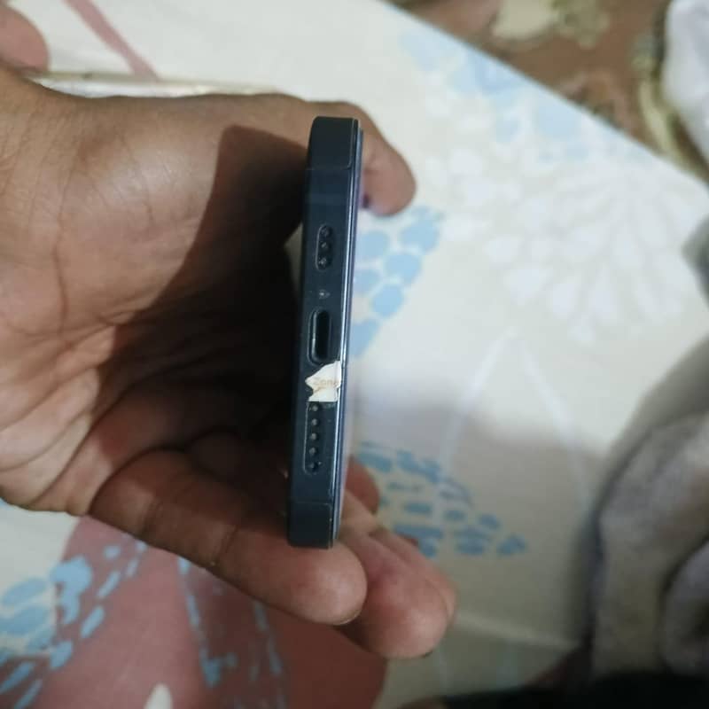 Apple iPhone 13 2