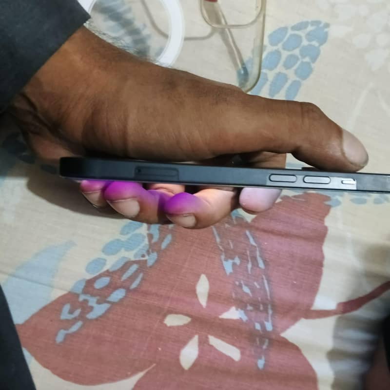 Apple iPhone 13 3