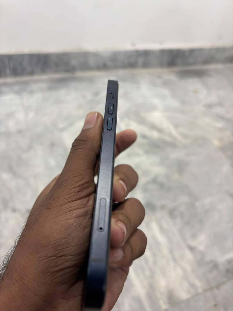Apple iPhone 12 1