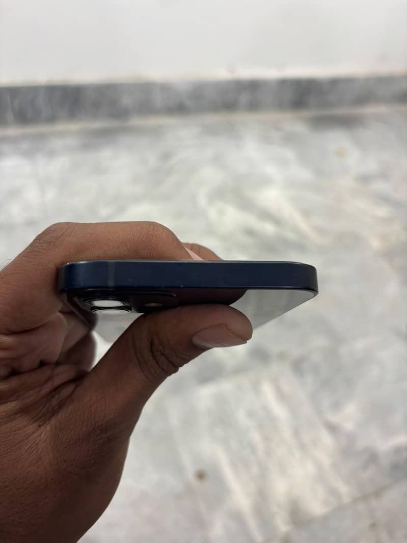 Apple iPhone 12 3