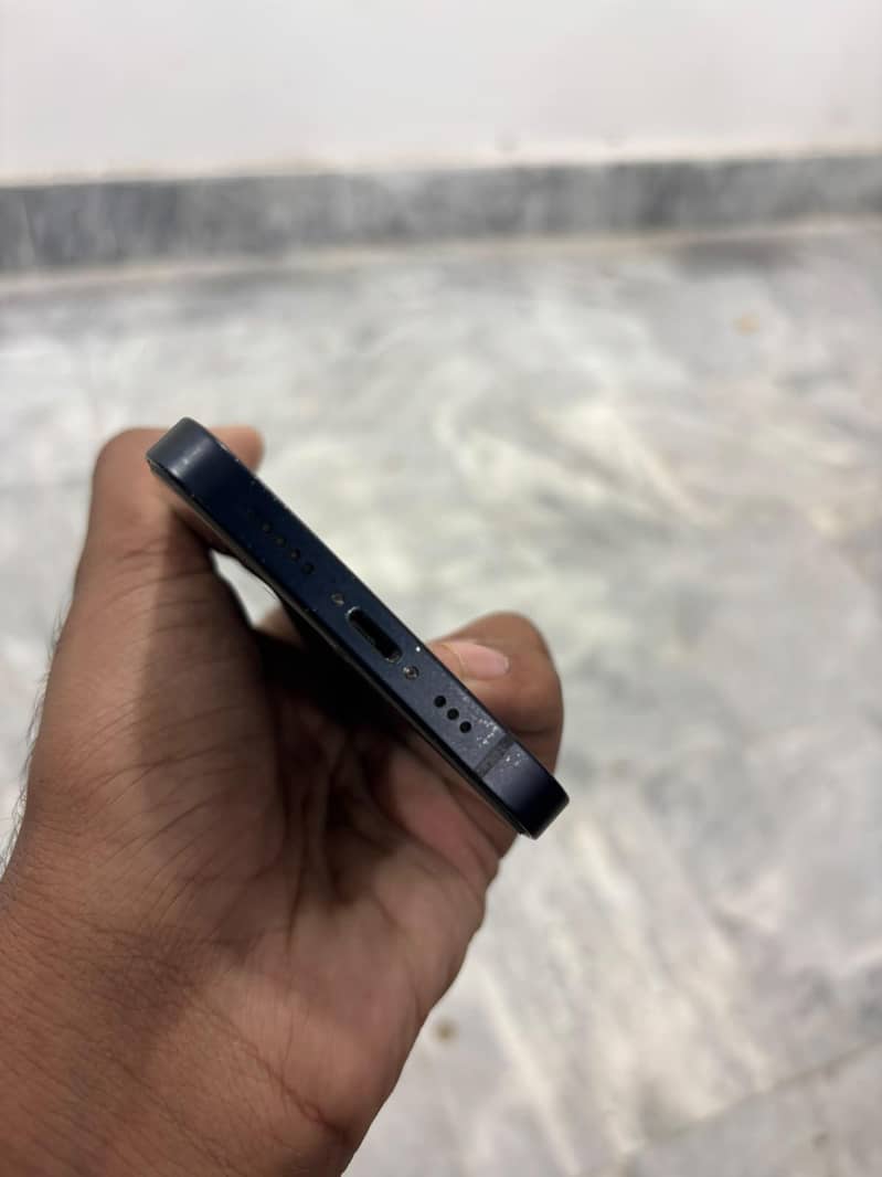 Apple iPhone 12 4
