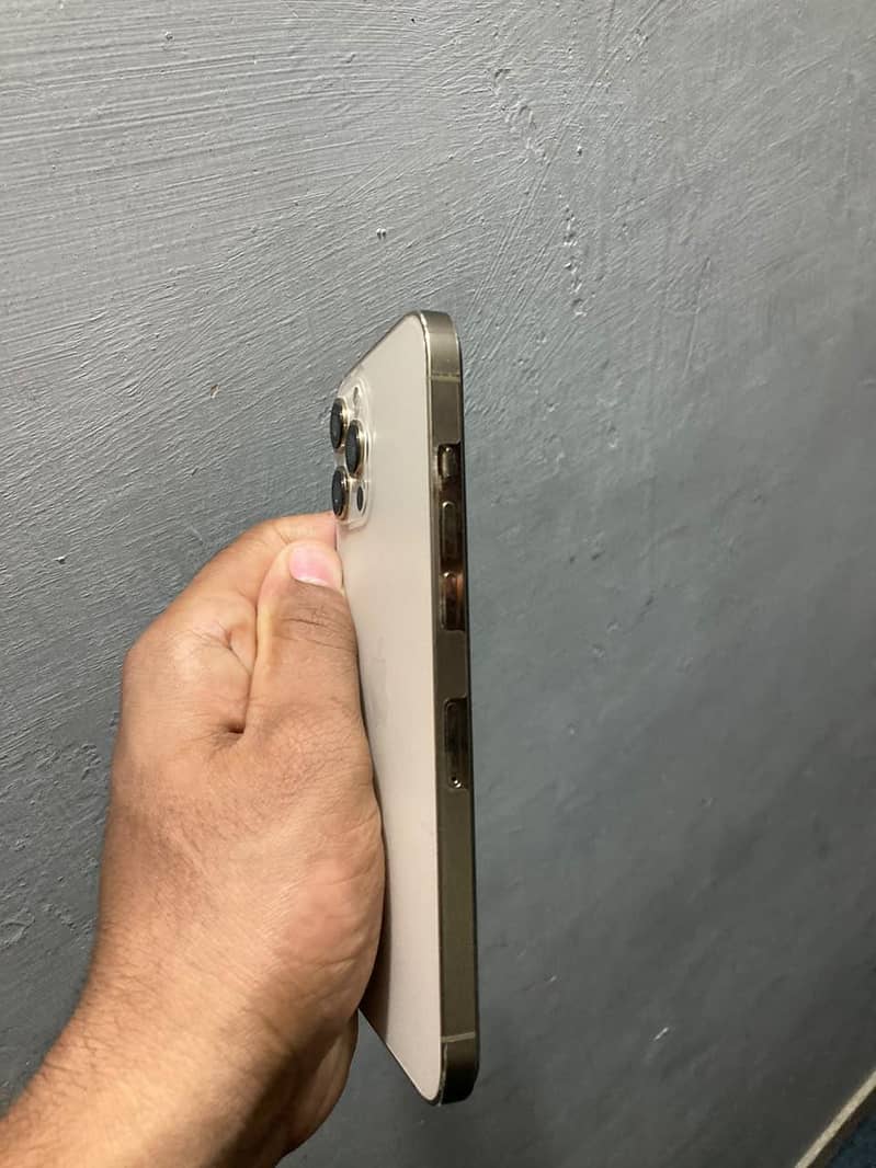 Apple iPhone 12 Pro Max 4