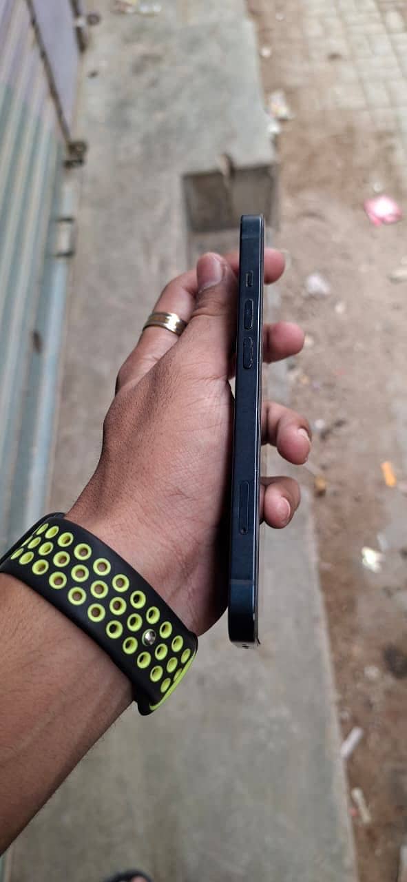 Apple iPhone 13 6