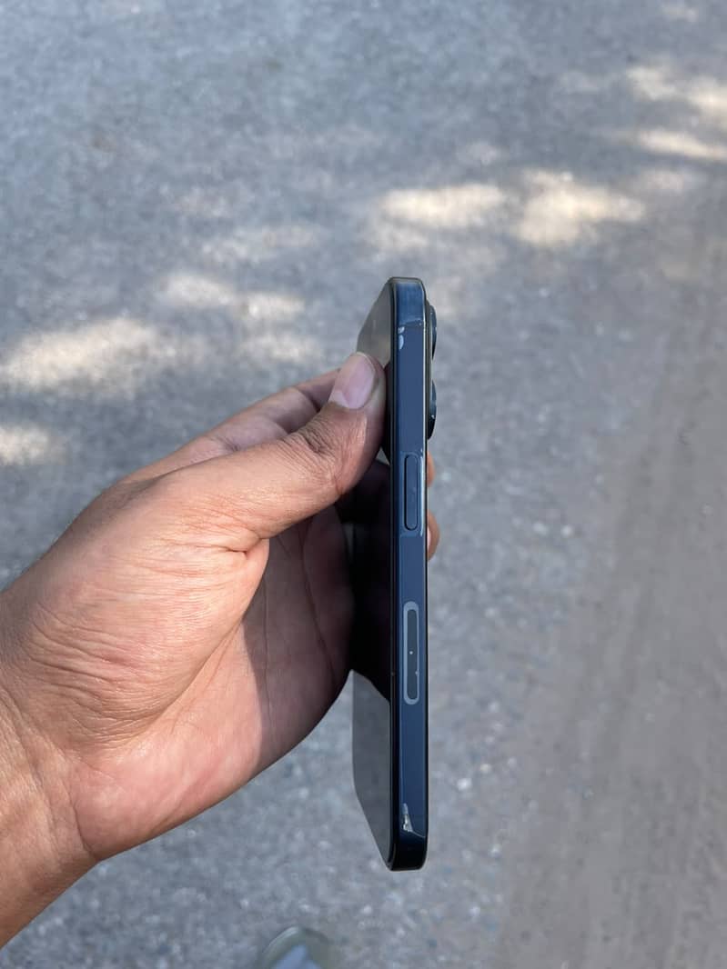 Apple iPhone 15 Pro 2