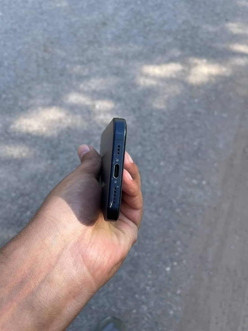 Apple iPhone 15 Pro 4