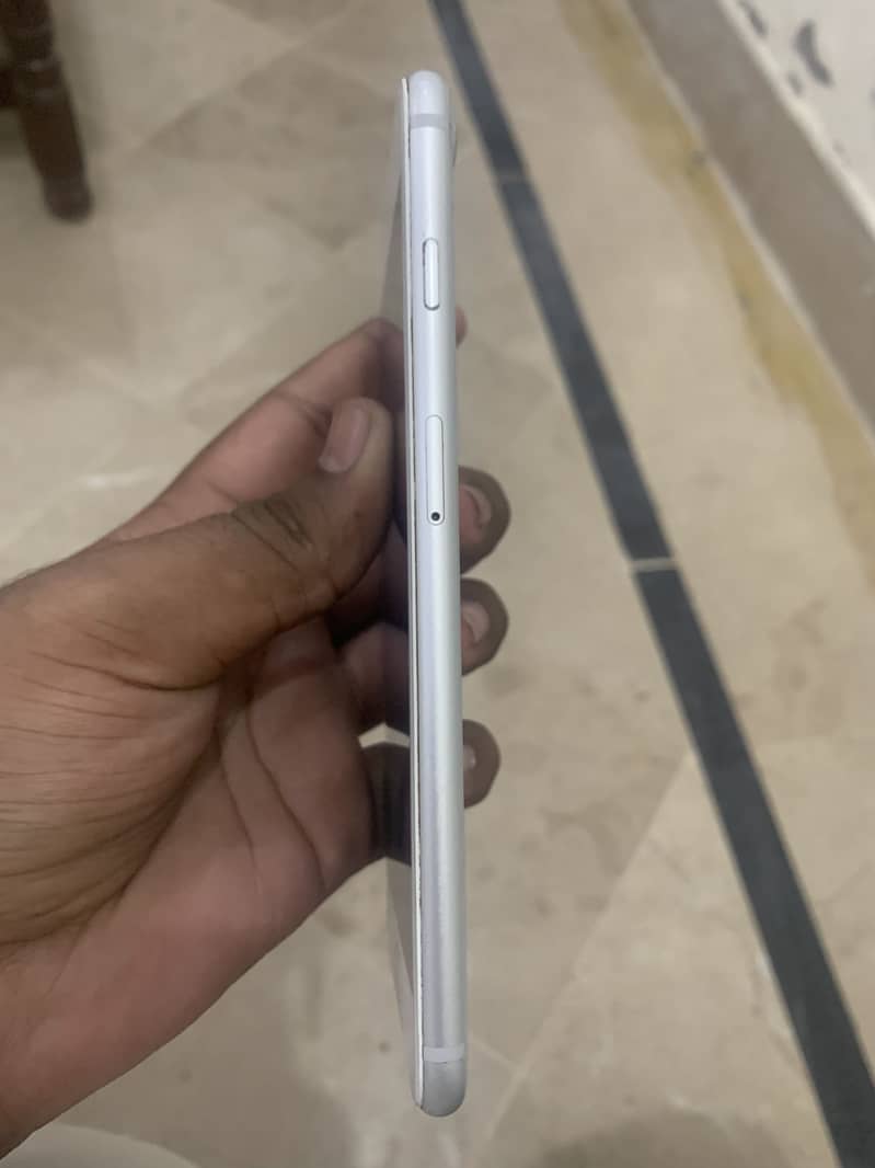 Apple iPhone 8 Plus 1