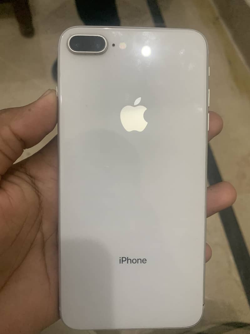 Apple iPhone 8 Plus 3