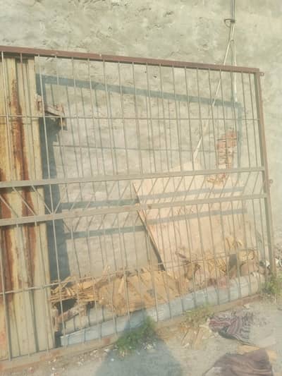 20foot lamba 10 chodai me jangla window