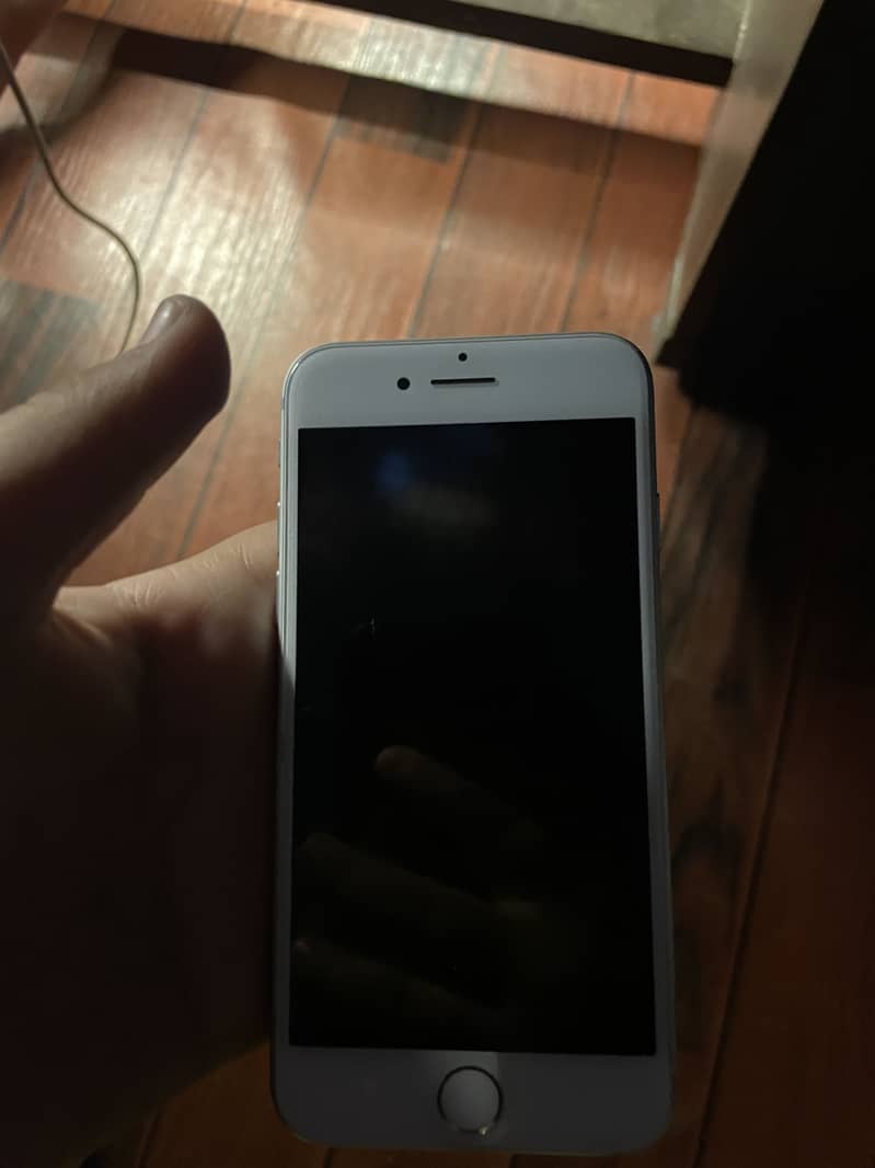 Apple iPhone 7 0