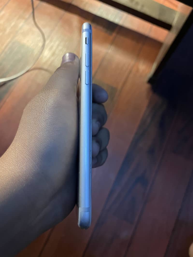 Apple iPhone 7 2
