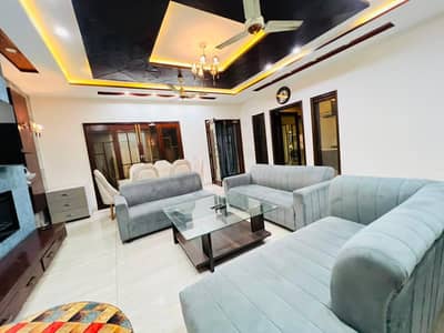 1 Kanal Fully furnished Luxury Ground floor