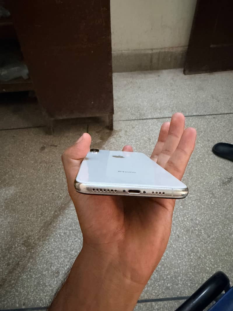 Apple iPhone XS Max 0