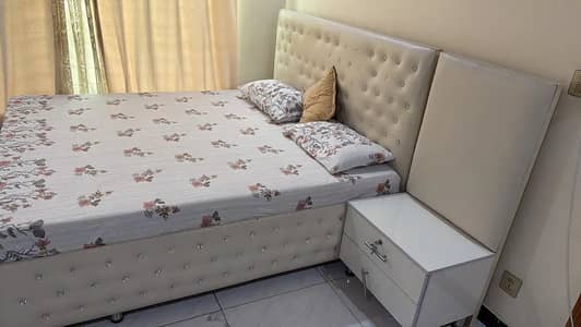 wooden bed set/bed side tables/bed set for sale
