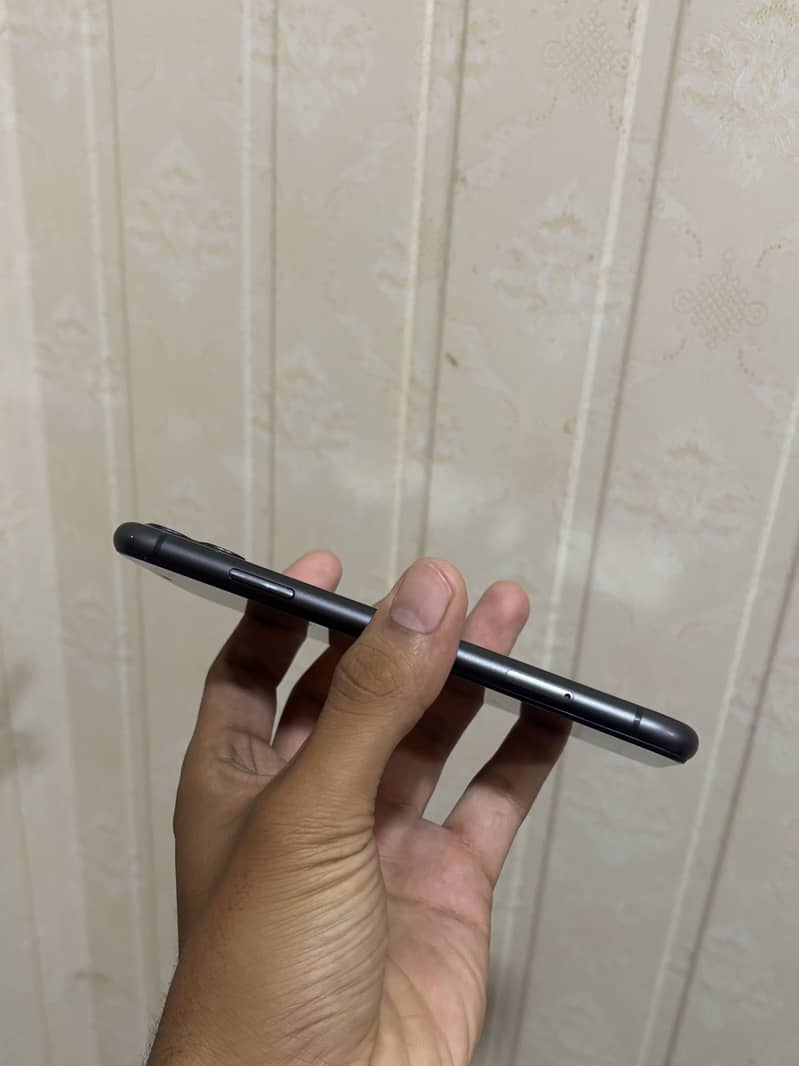Apple iPhone 11 3
