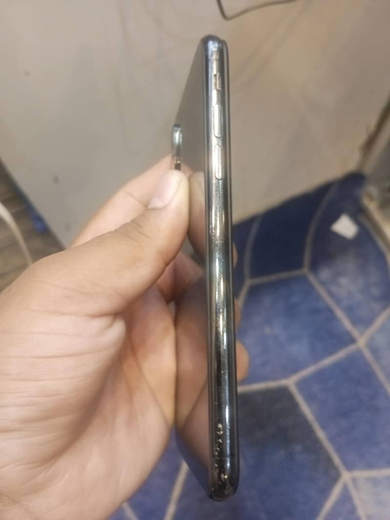 Apple iPhone XS 1