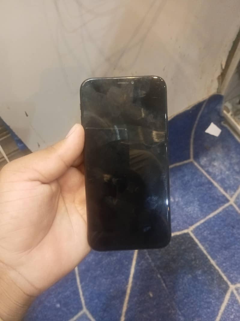 Apple iPhone XS 4