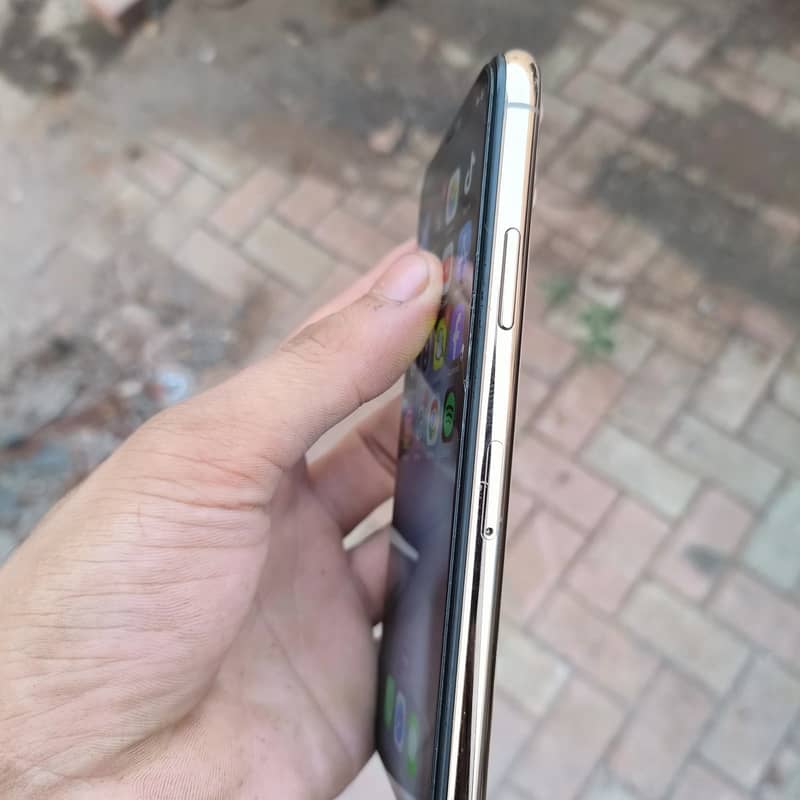 Apple iPhone 11 Pro 2