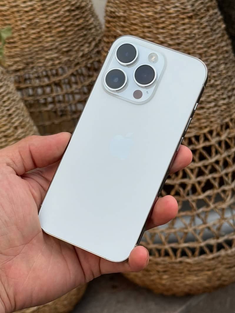 Apple iPhone 14 Pro 2