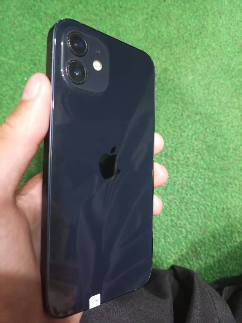 Apple iPhone 12 4