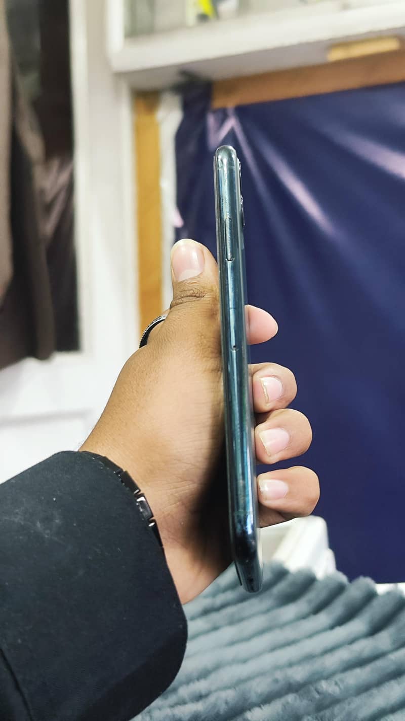 iPhone 11 Pro Max 2