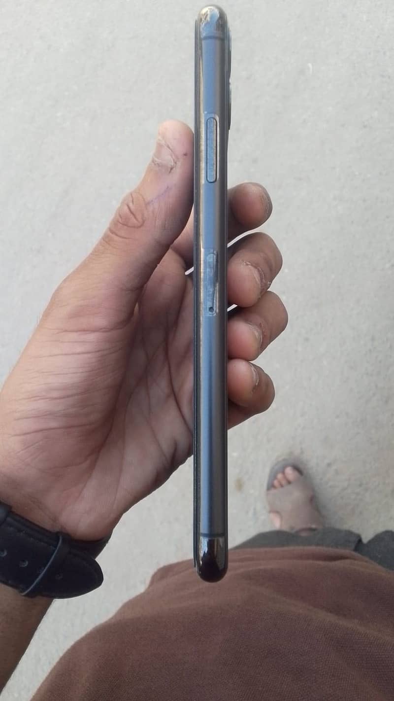Apple iPhone 11 Pro Max 1