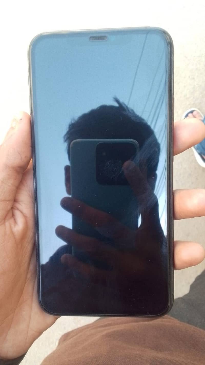 Apple iPhone 11 Pro Max 2